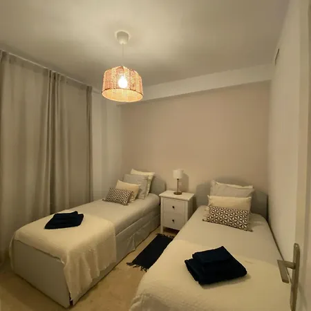 Charming 3 Bedrooms With A Sea View *