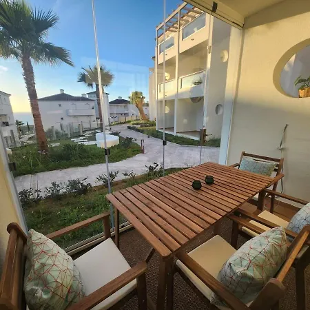 Charming 3 Bedrooms With A Sea View דירה