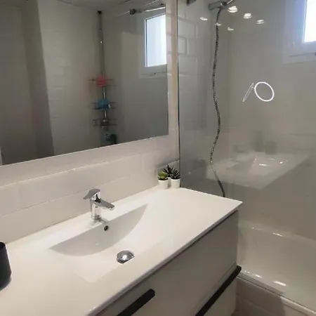 דירה Charming 3 Bedrooms With A Sea View