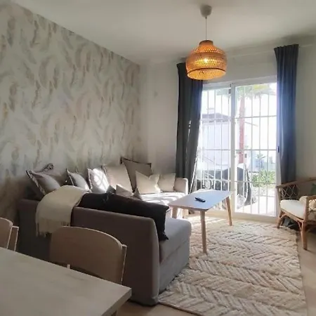 Charming 3 Bedrooms With A Sea View דירה *