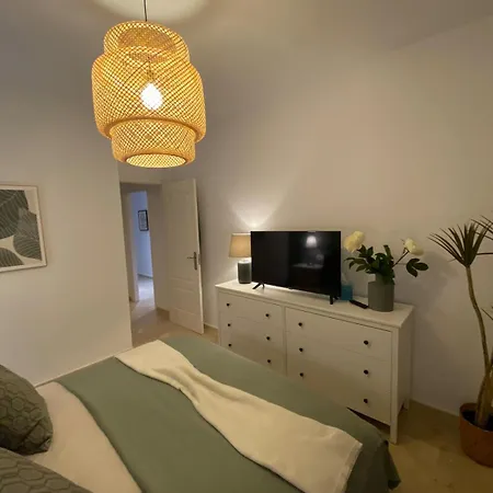 Charming 3 Bedrooms With A Sea View דירה